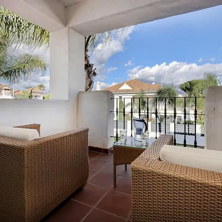 Apartment Modern 2-bedroom Flat Next To The Sea *
