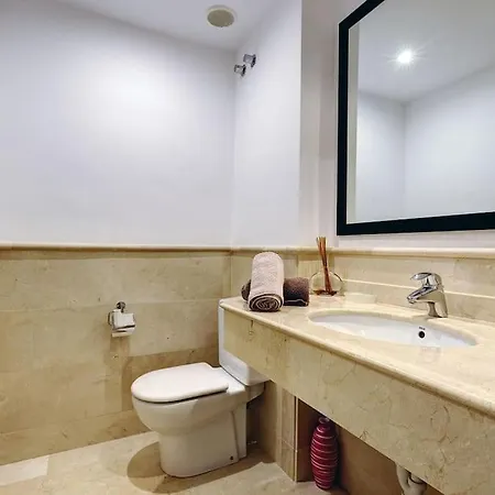 Modern 2-bedroom Flat Next To The Sea * 马尔韦利亚