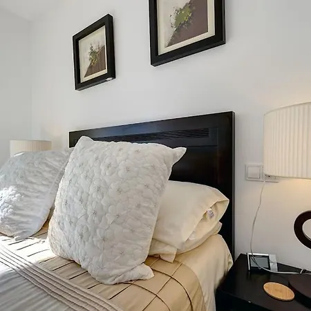 Modern 2-bedroom Flat Next To The Sea Apartment