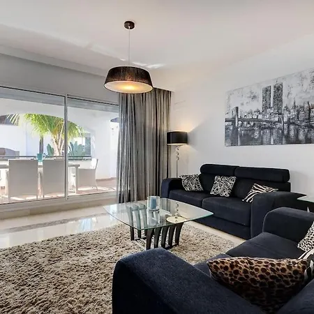Modern 2-bedroom Flat Next To The Sea Apartment