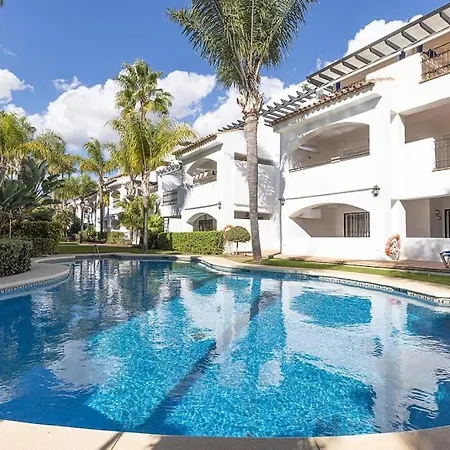 Modern 2-bedroom Flat Next To The Sea