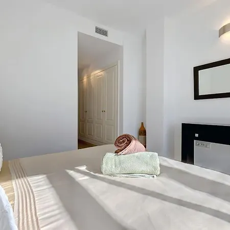 Modern 2-bedroom Flat Next To The Sea Apartment *