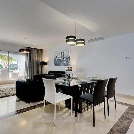 Modern 2-bedroom Flat Next To The Sea *