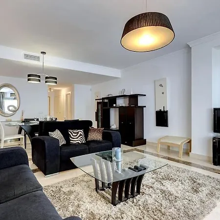 Modern 2-bedroom Flat Next To The Sea Marbella