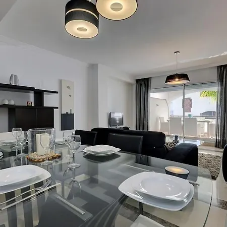 Modern 2-bedroom Flat Next To The Sea