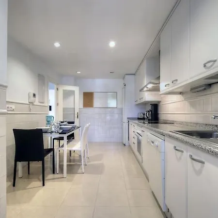 Modern 2-bedroom Flat Next To The Sea * Marbella