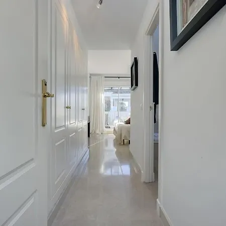 Modern 2-bedroom Flat Next To The Sea Marbella